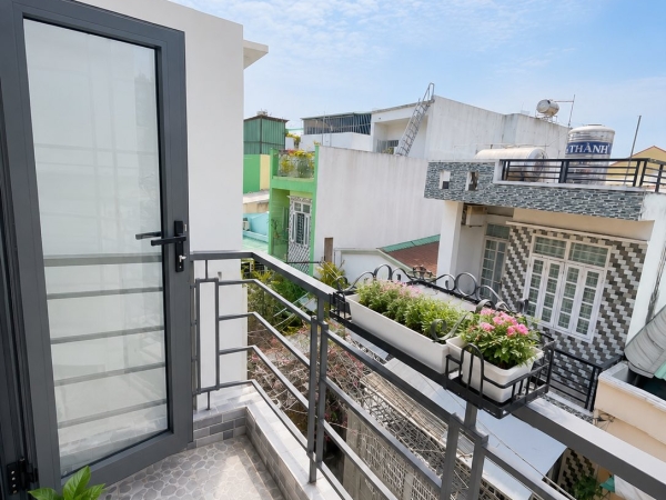 BÁN NHÀ 03 TẦNG LẦU ĐÚC Nằm Trục Đường Đoàn Văn Bơ Q4