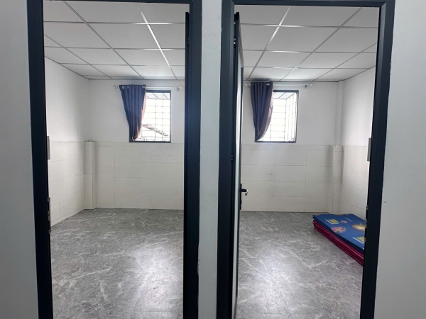 Căn 2PN- 1WC nội thất cơ bản rộng 30m2 + tách bếp, cửa sổ đón nắng