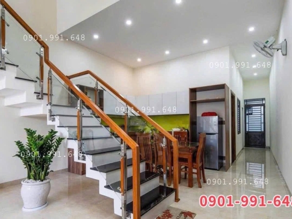 Con ruột đi nước ngoài định cư nên bố mẹ qua ở chung cần bán gấp nhà