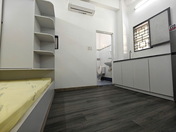 Phòng studio, có cửa sổ